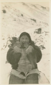 Image of Ah-l-na-gee-to (Arnakittoq) eating meat